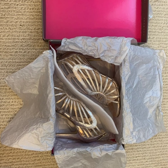 Vince Camuto solana bronze caged heel size 6.5 - Picture 7 of 7